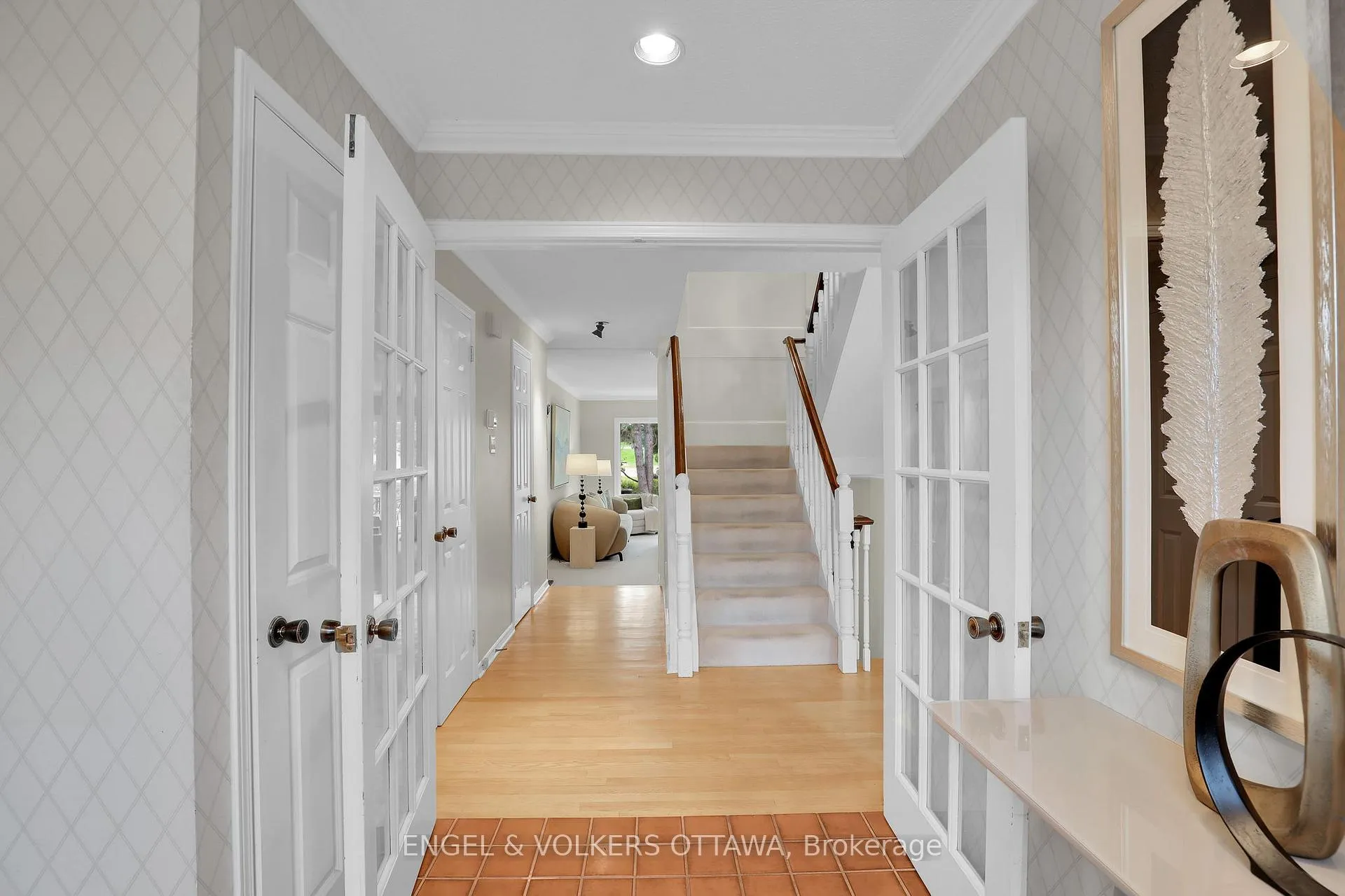 Photo 4 of 34 Chatsworth Crescent, Ottawa, Hunt Club — HOMEH