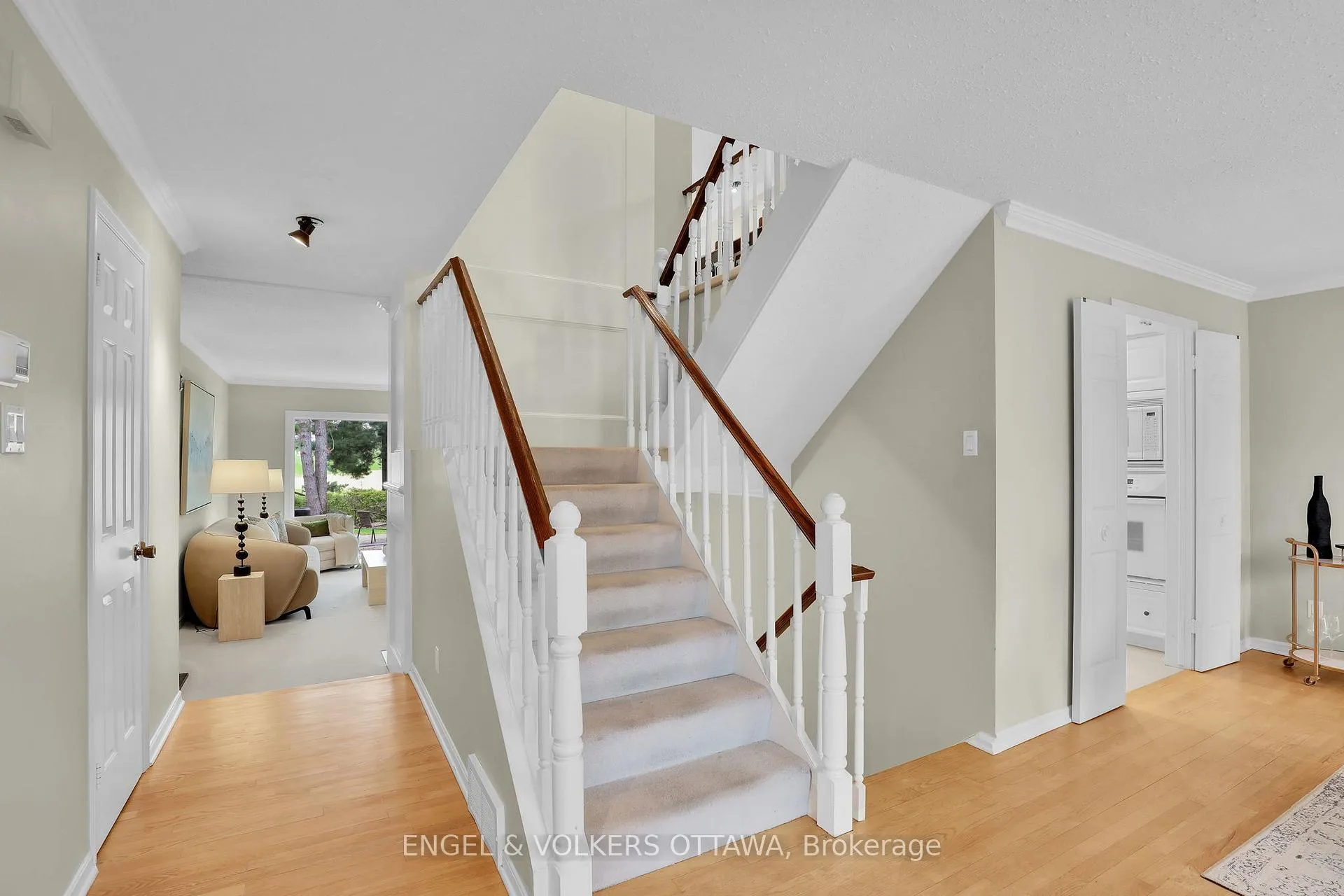 Photo 9 of 34 Chatsworth Crescent, Ottawa, Hunt Club — HOMEH