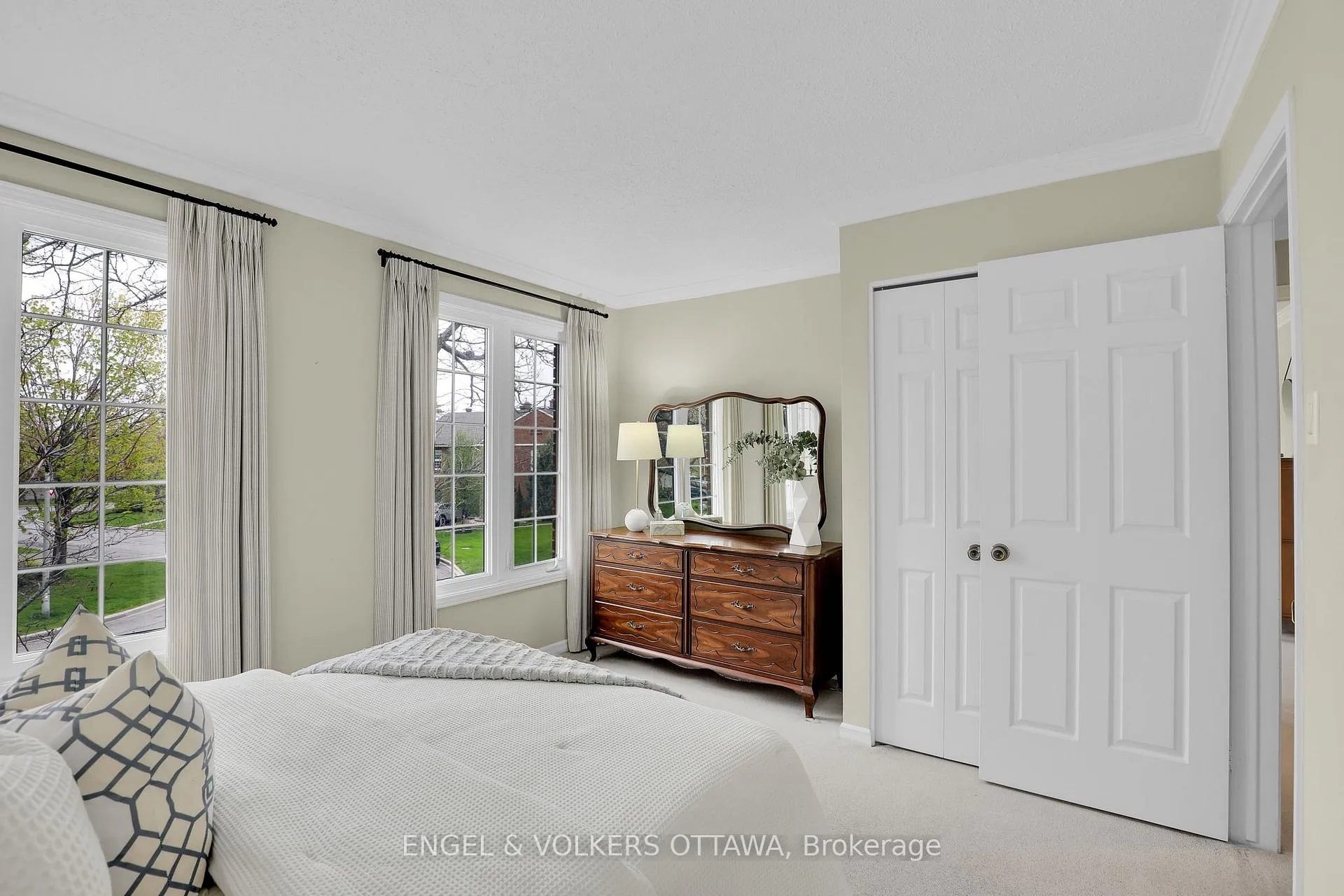 Photo 33 of 34 Chatsworth Crescent, Ottawa, Hunt Club — HOMEH