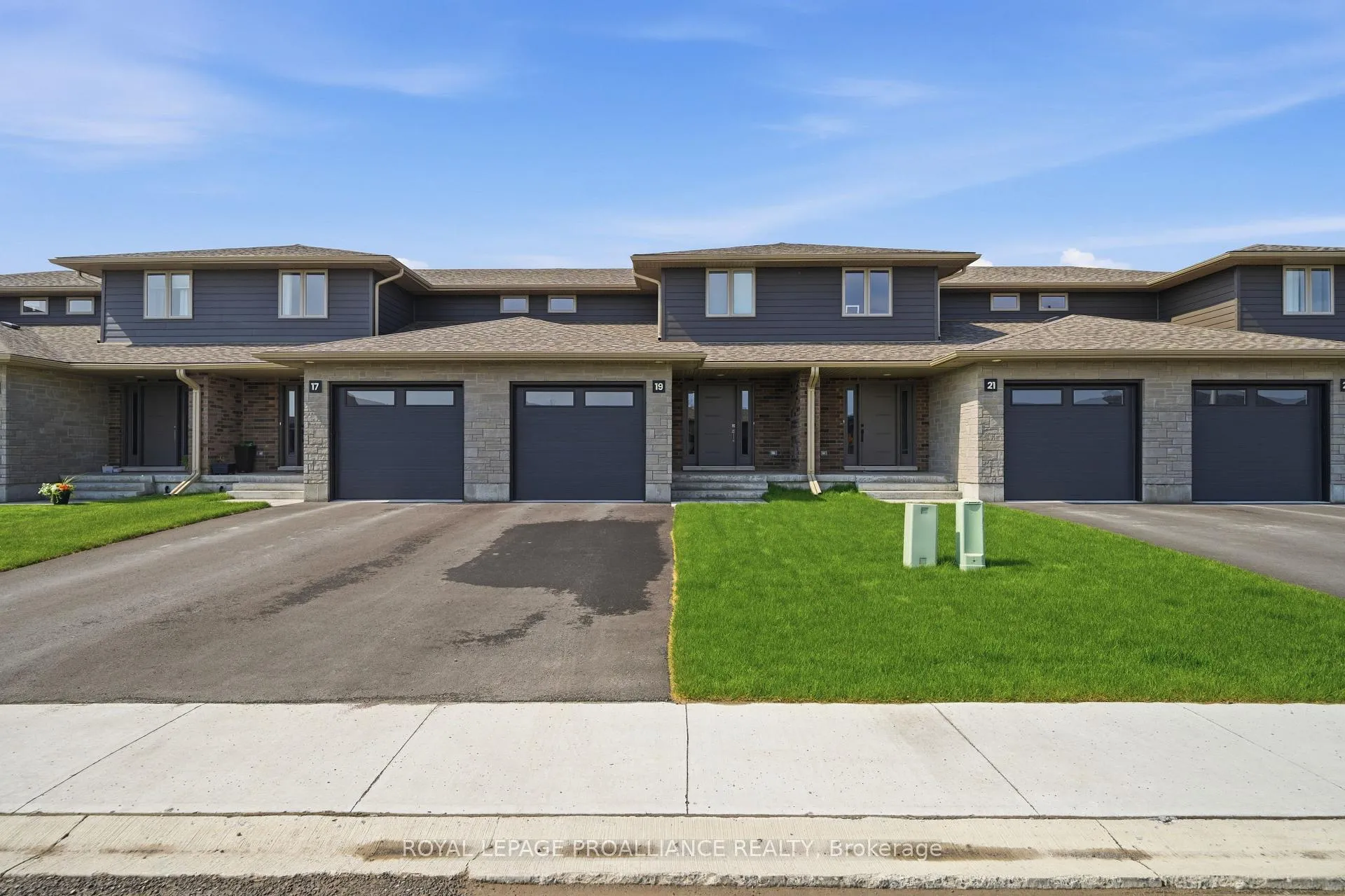 Photo 1 of 19 Parkland Circle, Quinte West, Murray Ward — HOMEH