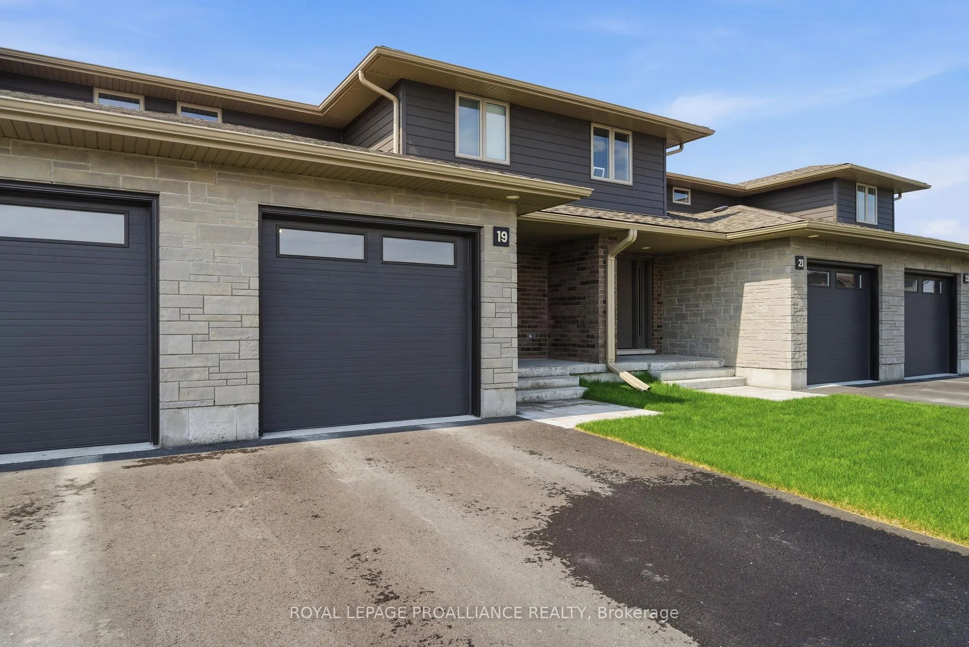 Photo 2 of 19 Parkland Circle, Quinte West, Murray Ward — HOMEH