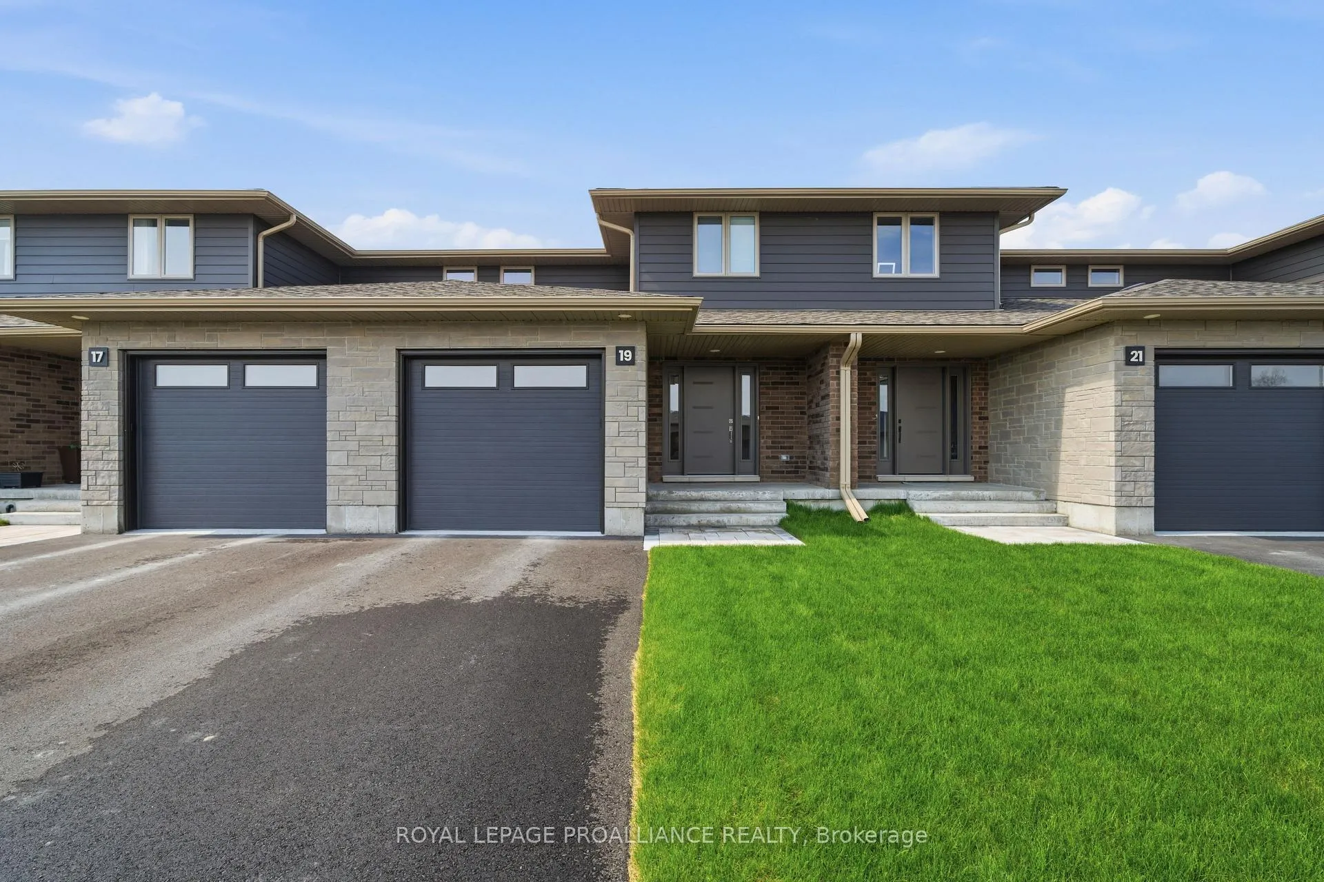 Photo 3 of 19 Parkland Circle, Quinte West, Murray Ward — HOMEH