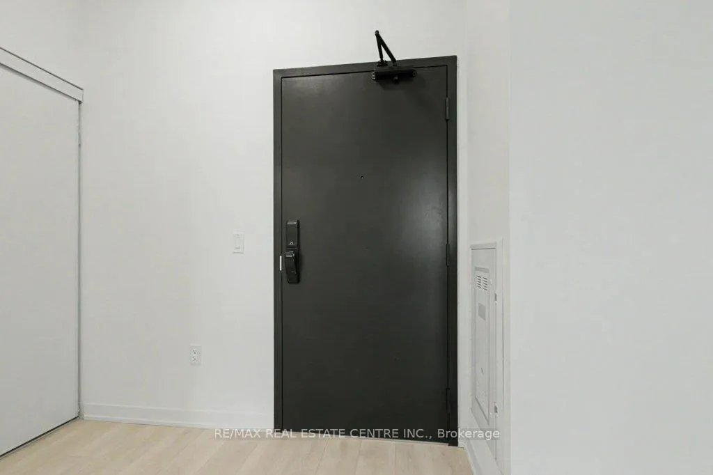 Photo 4 of Unit 124, 4878 Powers Common, Burlington, Alton — HOMEH