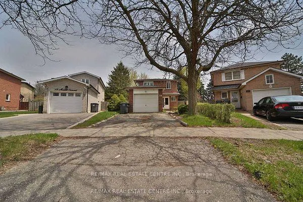 Photo 2 of 20 Mozart Crescent, Brampton, Brampton South — HOMEH