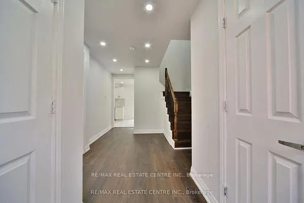 Photo 4 of 20 Mozart Crescent, Brampton, Brampton South — HOMEH