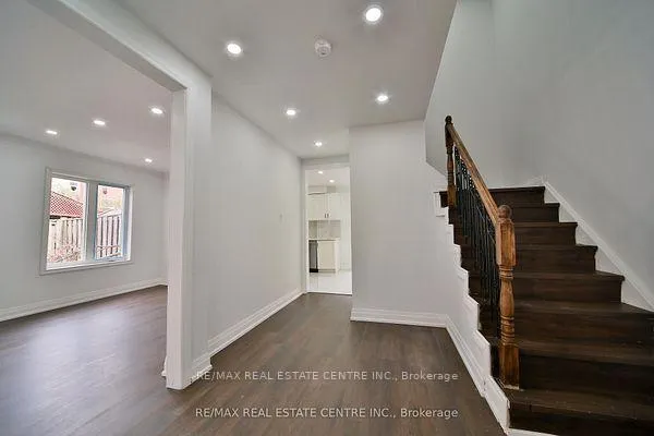 Photo 5 of 20 Mozart Crescent, Brampton, Brampton South — HOMEH