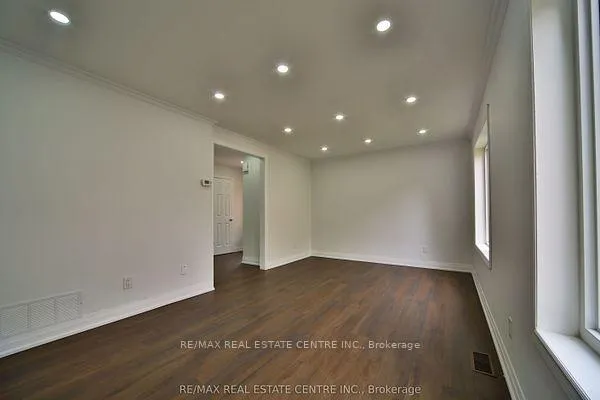 Photo 7 of 20 Mozart Crescent, Brampton, Brampton South — HOMEH