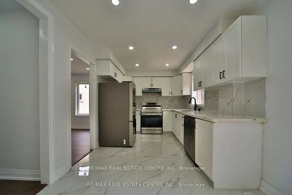 Photo 8 of 20 Mozart Crescent, Brampton, Brampton South — HOMEH