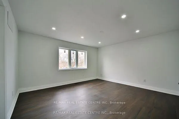 Photo 15 of 20 Mozart Crescent, Brampton, Brampton South — HOMEH