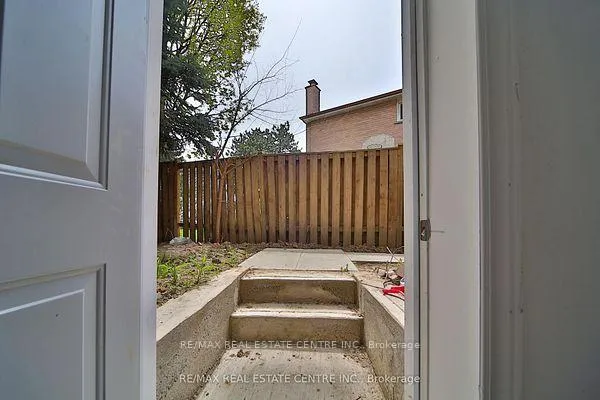 Photo 23 of 20 Mozart Crescent, Brampton, Brampton South — HOMEH