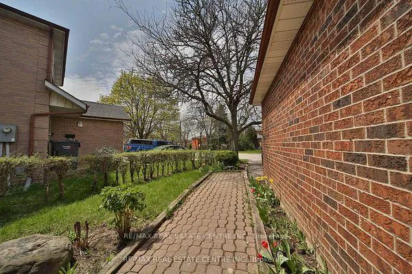 Photo 32 of 20 Mozart Crescent, Brampton, Brampton South — HOMEH