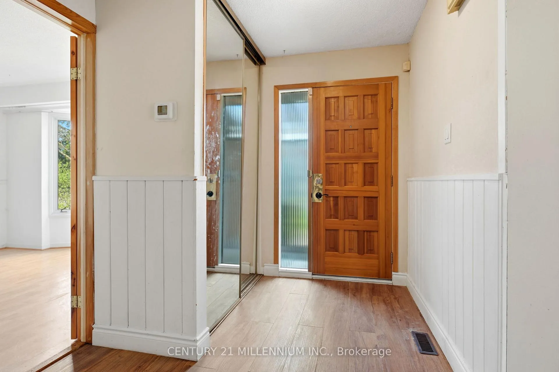 Photo 5 of 30 Milford Crescent, Brampton, Central Park — HOMEH
