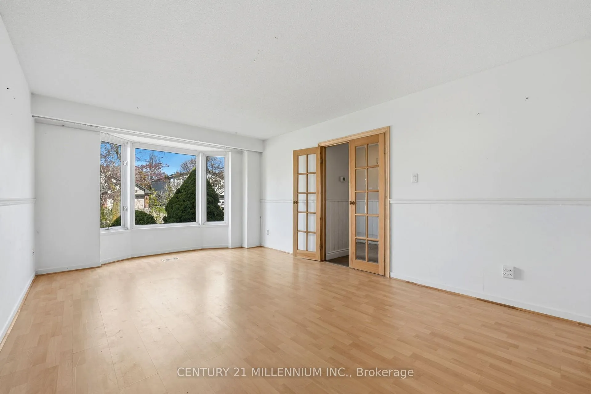 Photo 7 of 30 Milford Crescent, Brampton, Central Park — HOMEH