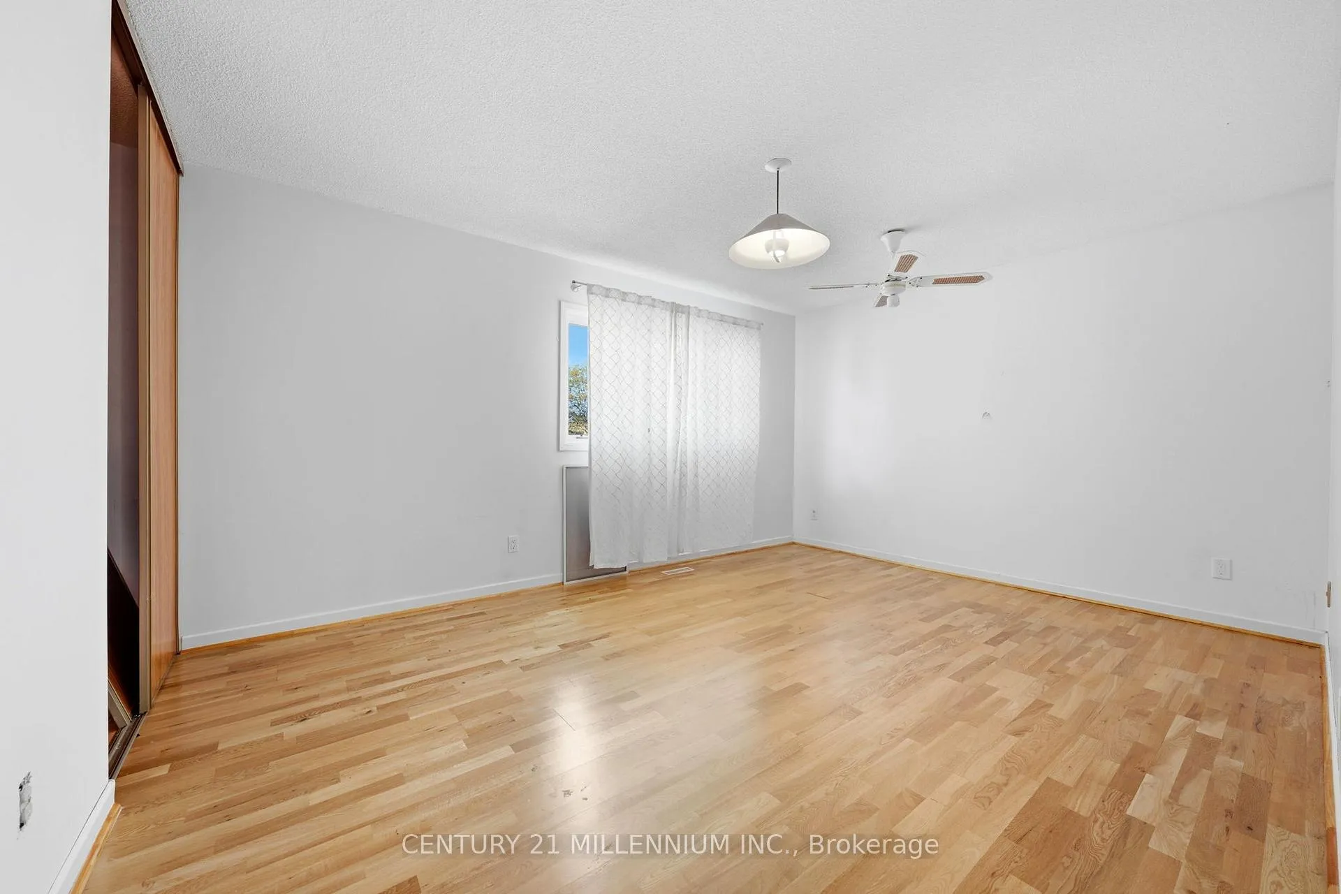 Photo 18 of 30 Milford Crescent, Brampton, Central Park — HOMEH