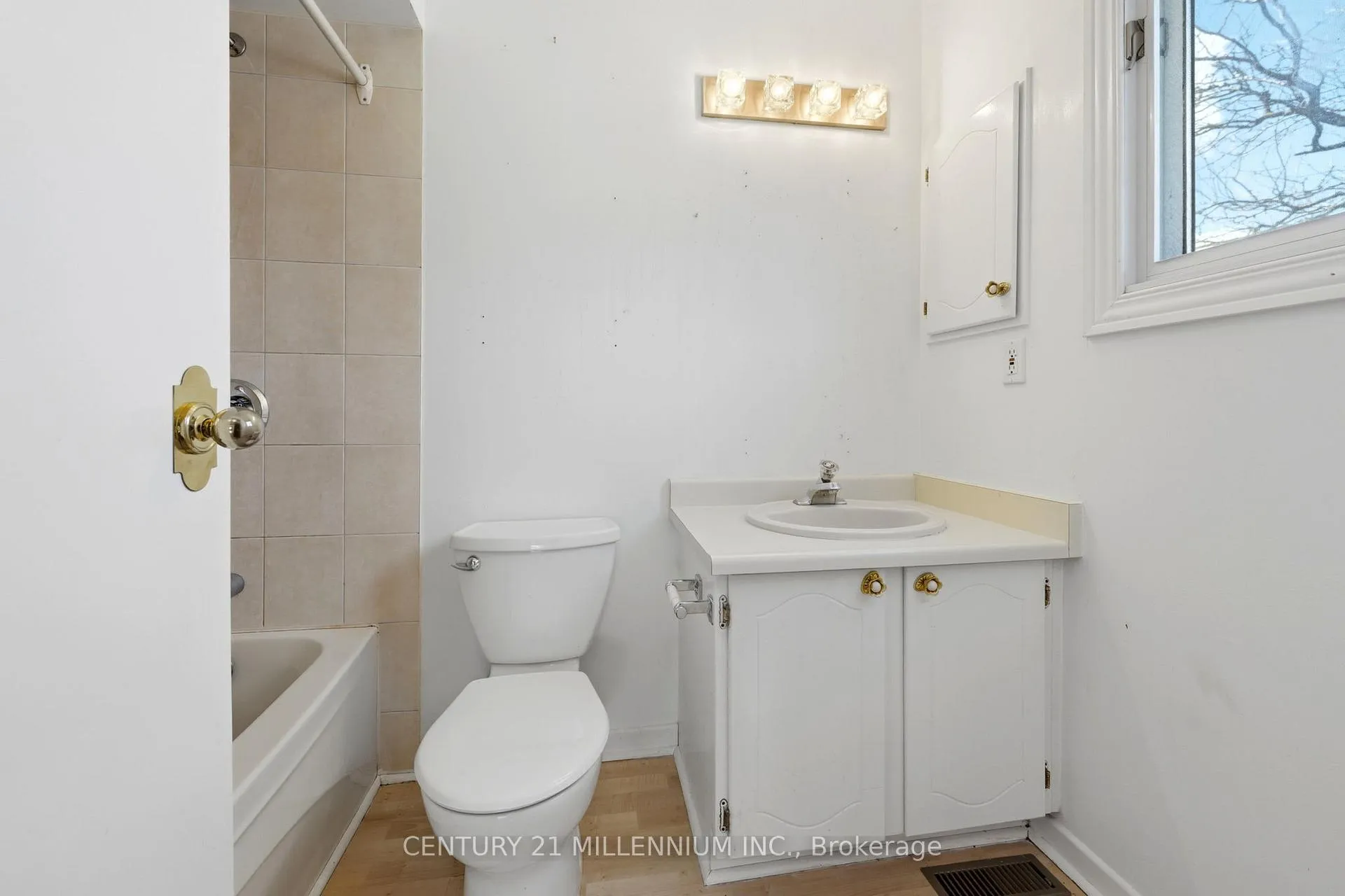 Photo 20 of 30 Milford Crescent, Brampton, Central Park — HOMEH