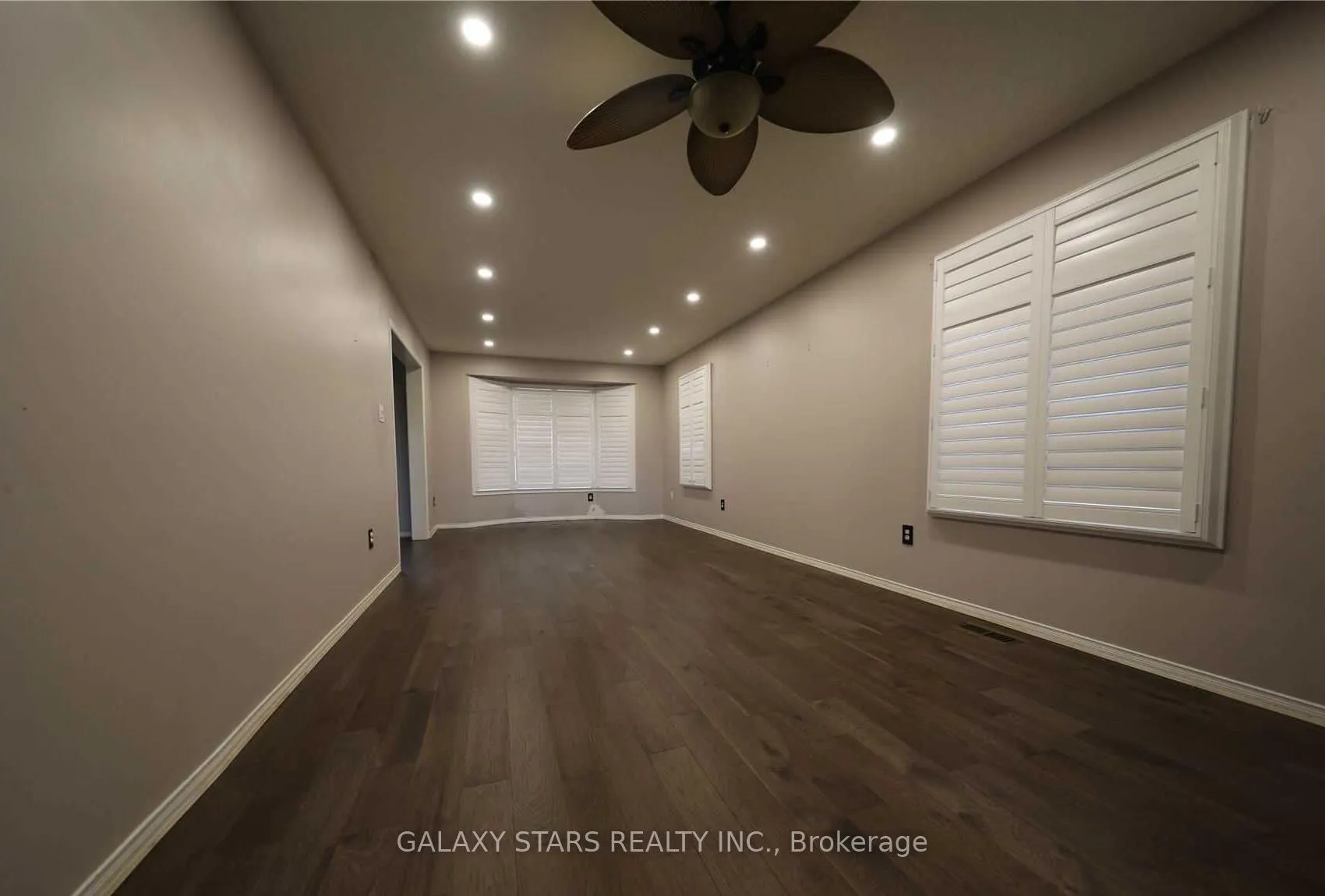 Photo 5 of 28 Eric Clarke Drive, Whitby, Rolling Acres — HOMEH