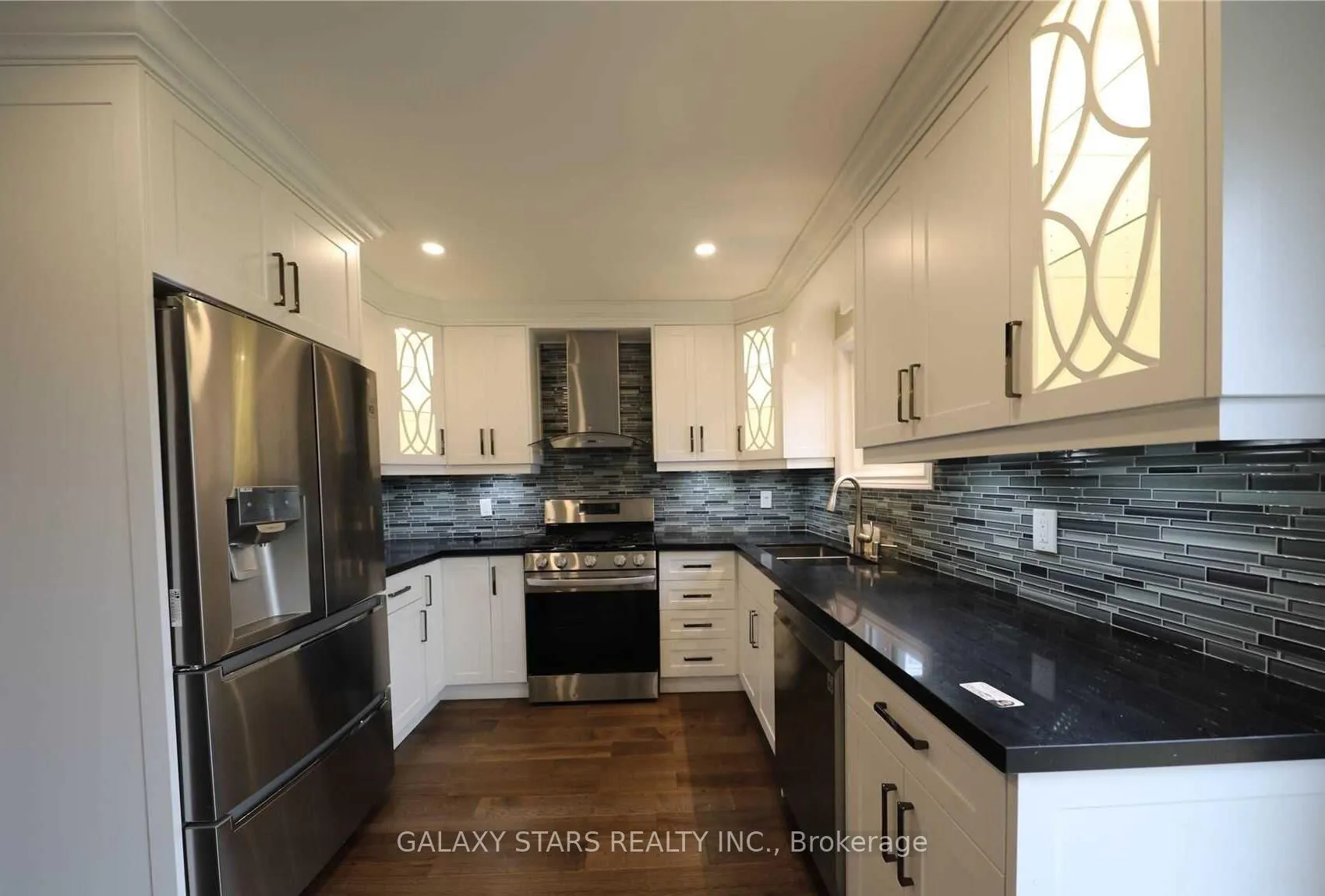 Photo 7 of 28 Eric Clarke Drive, Whitby, Rolling Acres — HOMEH