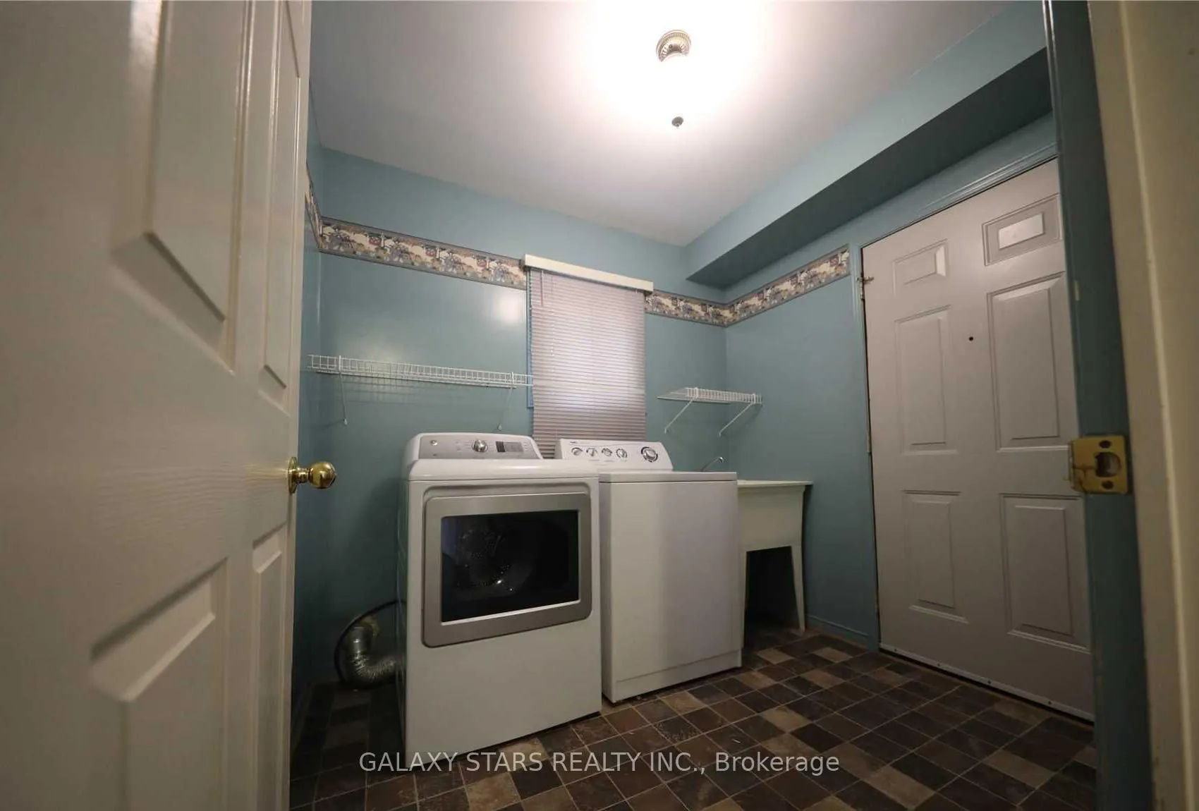 Photo 10 of 28 Eric Clarke Drive, Whitby, Rolling Acres — HOMEH