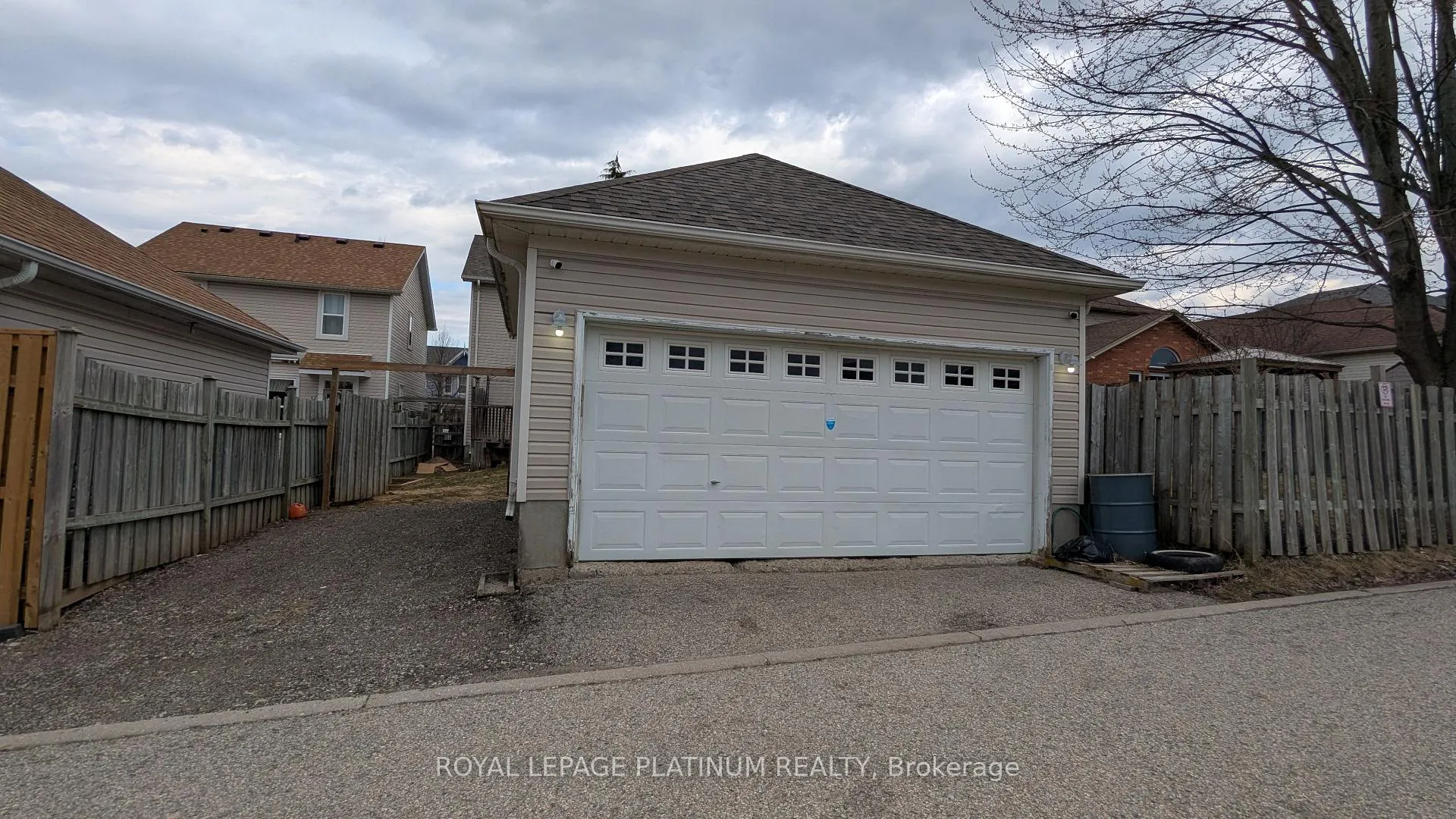Photo 3 of 669 Zermatt Drive, Waterloo, Clair Hills — HOMEH
