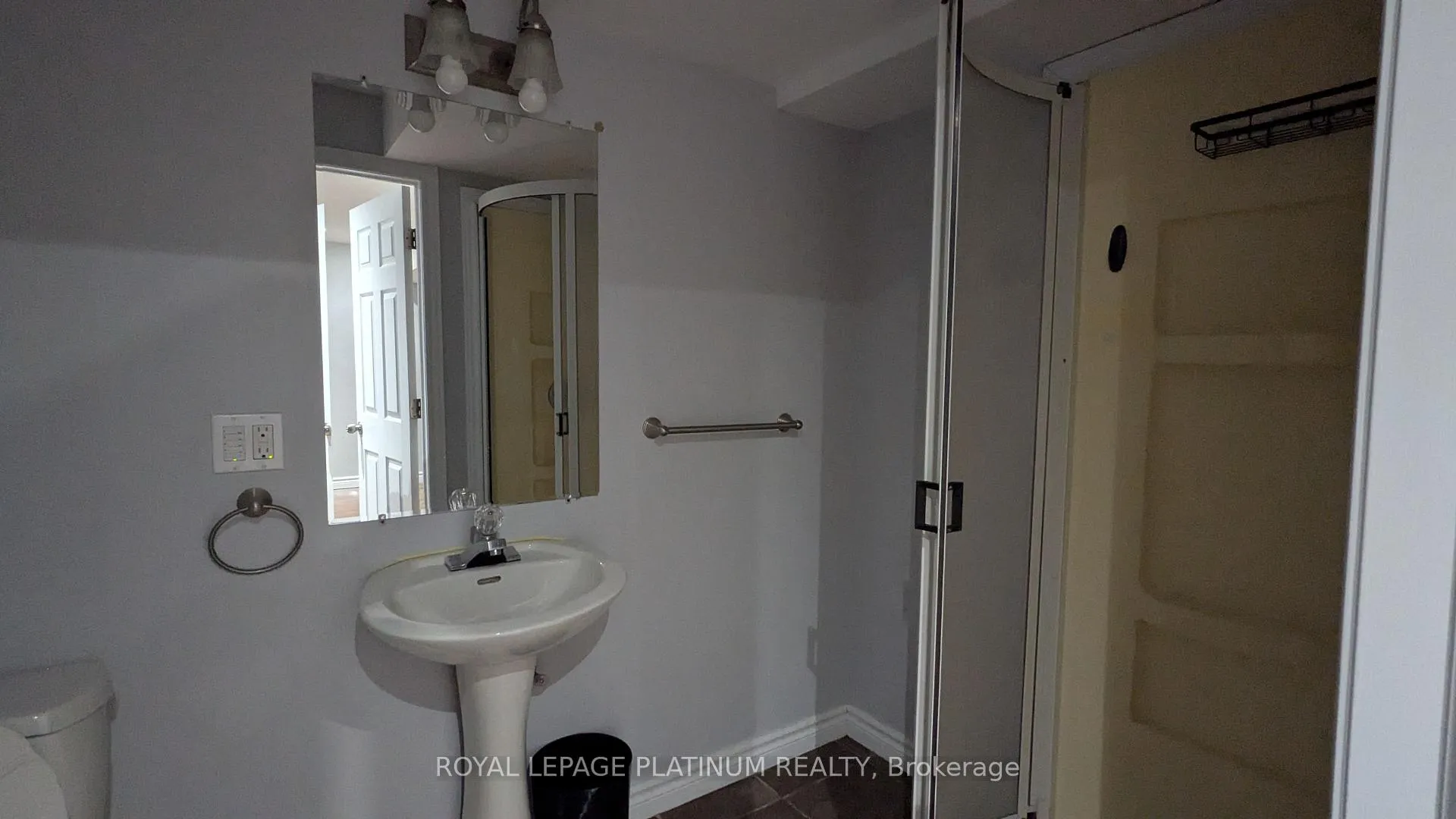Photo 12 of 669 Zermatt Drive, Waterloo, Clair Hills — HOMEH