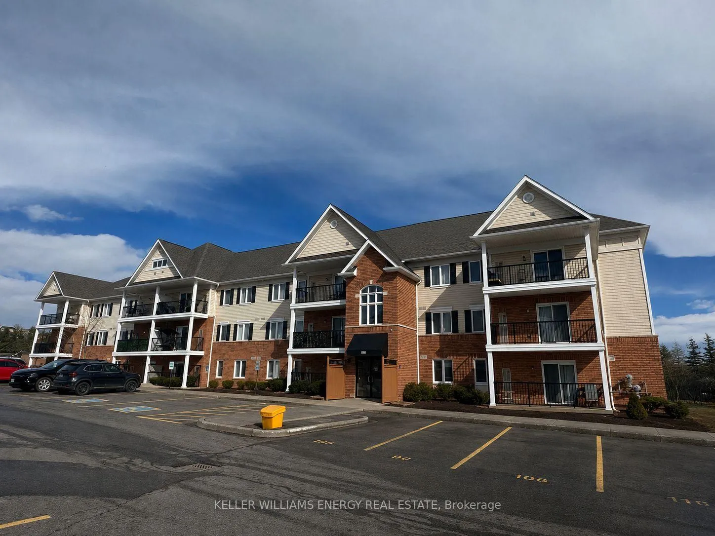 Front of Unit 104, 312 Spillsbury Drive
