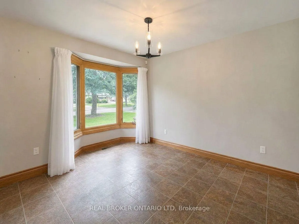 Photo 4 of 1863 Herbert Avenue, London, East H — HOMEH