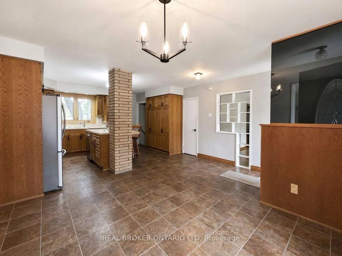 Photo 5 of 1863 Herbert Avenue, London, East H — HOMEH