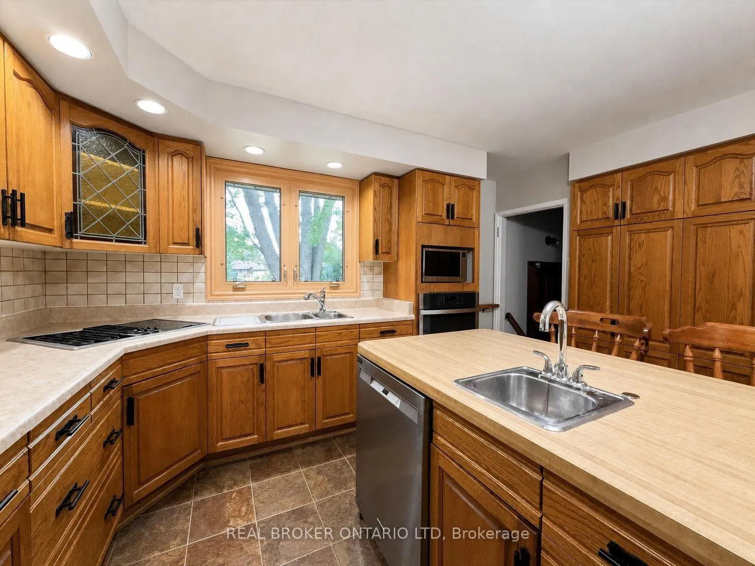 Photo 7 of 1863 Herbert Avenue, London, East H — HOMEH