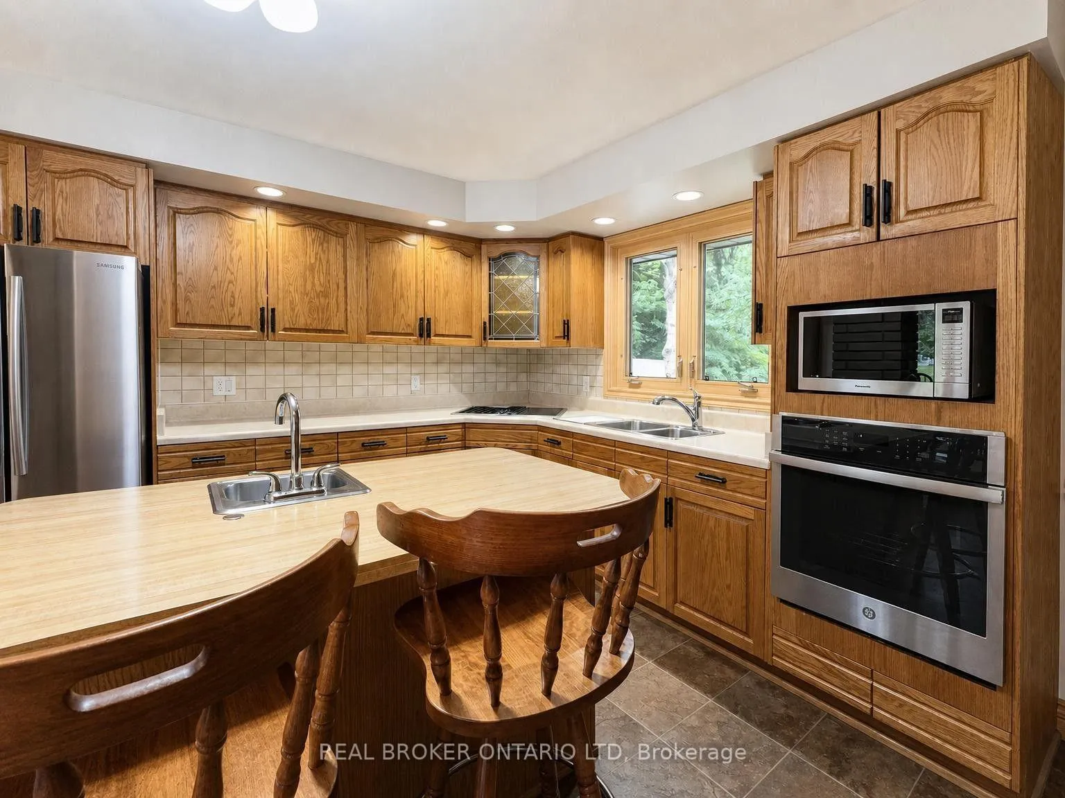 Photo 8 of 1863 Herbert Avenue, London, East H — HOMEH