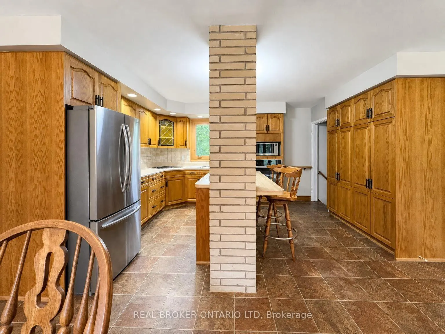 Photo 9 of 1863 Herbert Avenue, London, East H — HOMEH