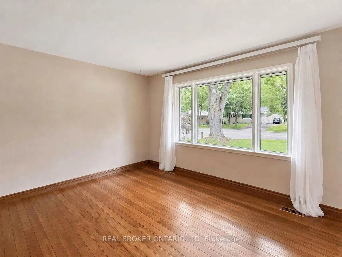 Photo 11 of 1863 Herbert Avenue, London, East H — HOMEH