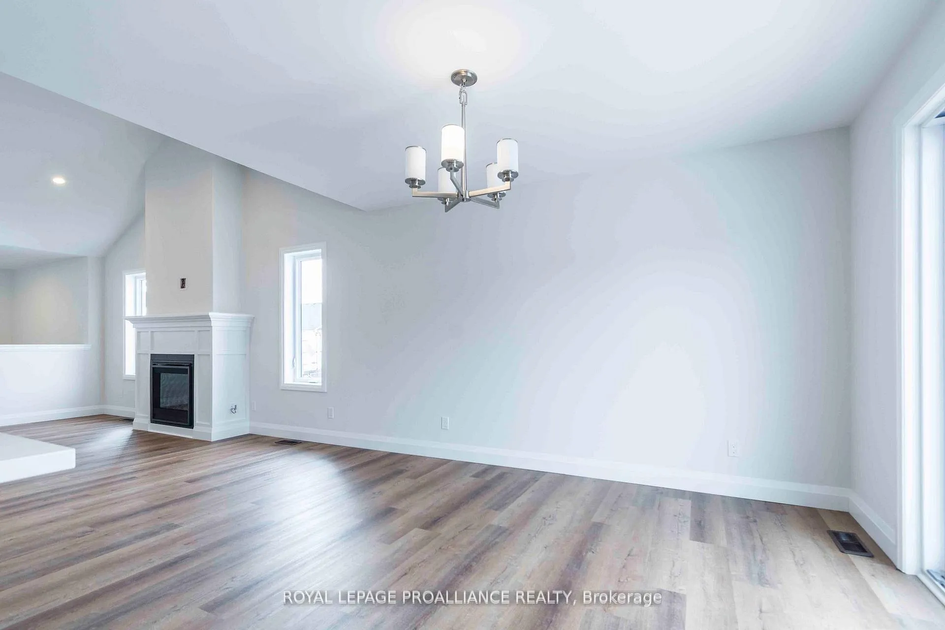 Photo 11 of 78 Stirling Crescent, Prince Edward County, South Marysburg Ward — HOMEH