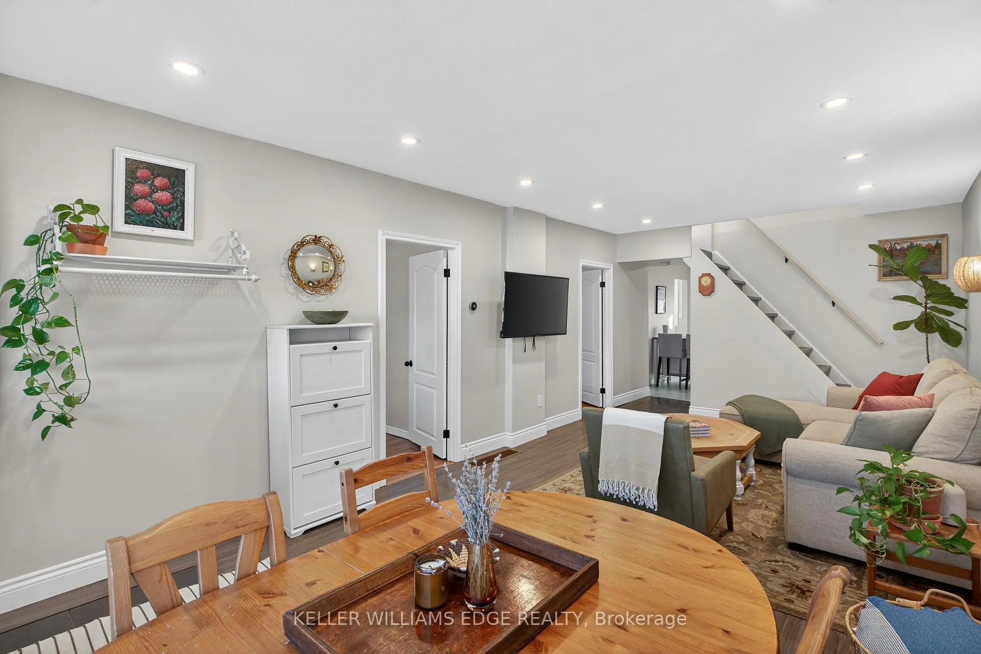 Photo 5 of 262 Britannia Avenue, Hamilton, Homeside — HOMEH