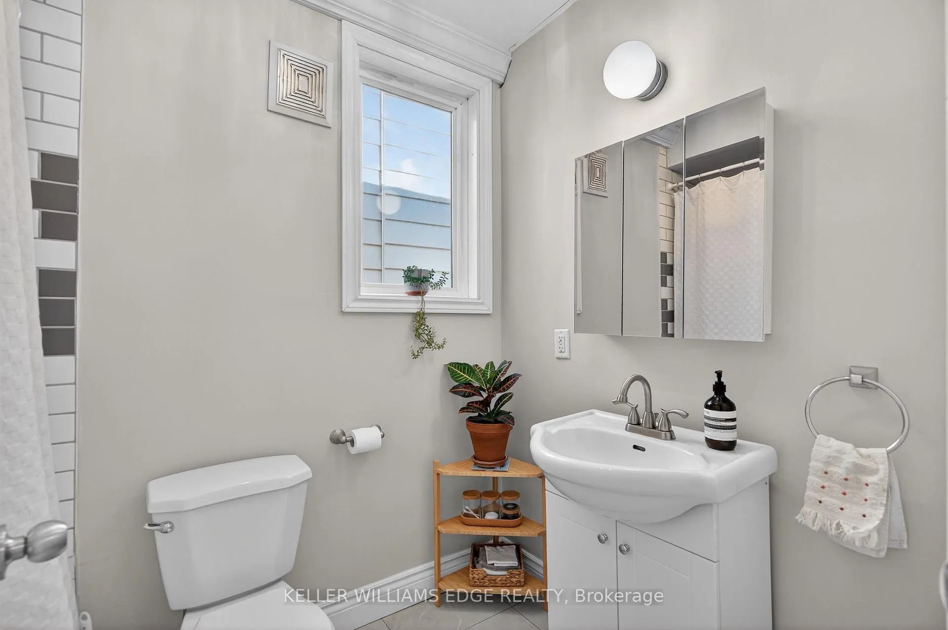 Photo 14 of 262 Britannia Avenue, Hamilton, Homeside — HOMEH