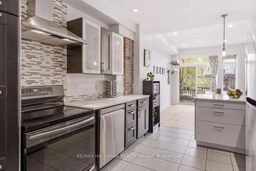 Photo 11 of 81 Anderson Street, Ottawa, West Centre Town — HOMEH