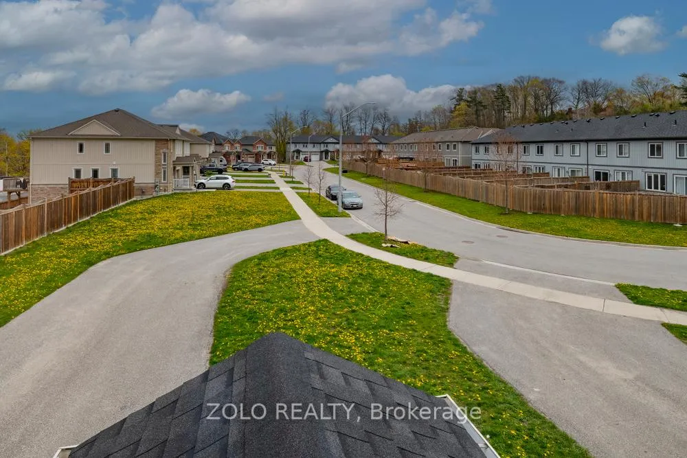 Photo 3 of 19 Frank's Way, Barrie, Allandale — HOMEH
