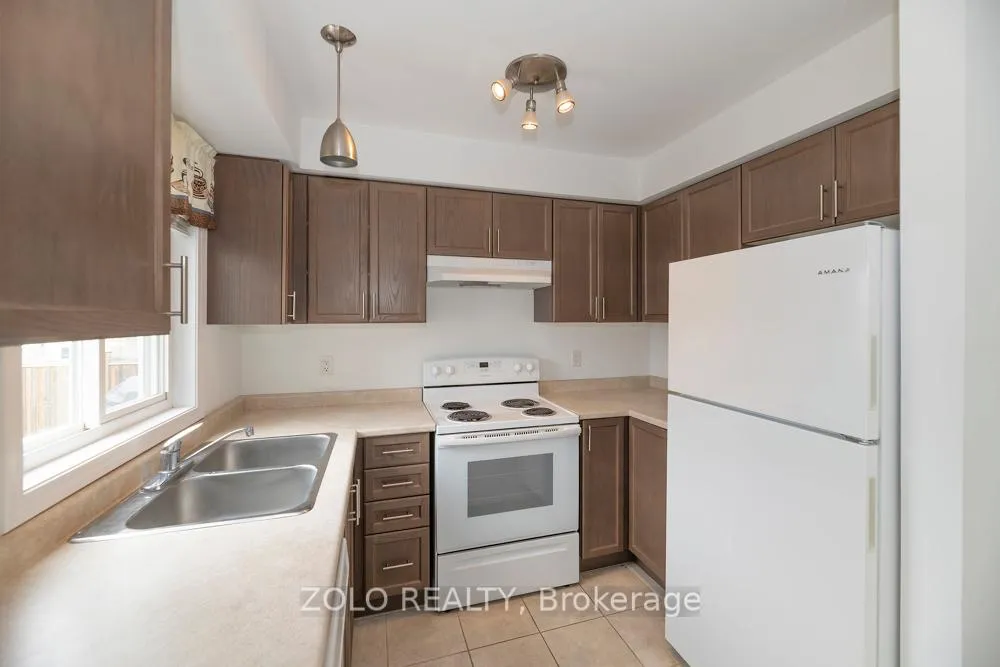 Photo 8 of 19 Frank's Way, Barrie, Allandale — HOMEH