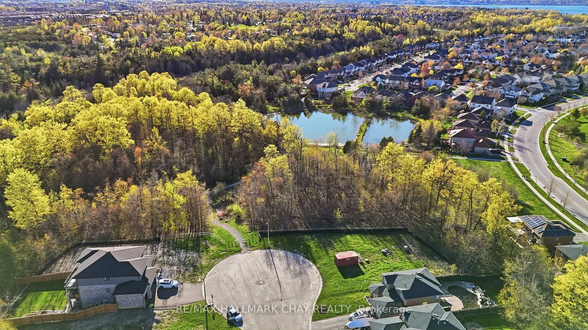 Photo 1 of 18 Prince Edward Place, Barrie, Innis-Shore — HOMEH