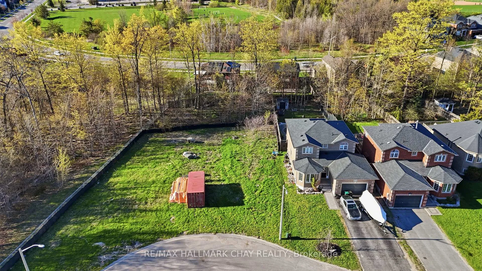 Photo 6 of 18 Prince Edward Place, Barrie, Innis-Shore — HOMEH