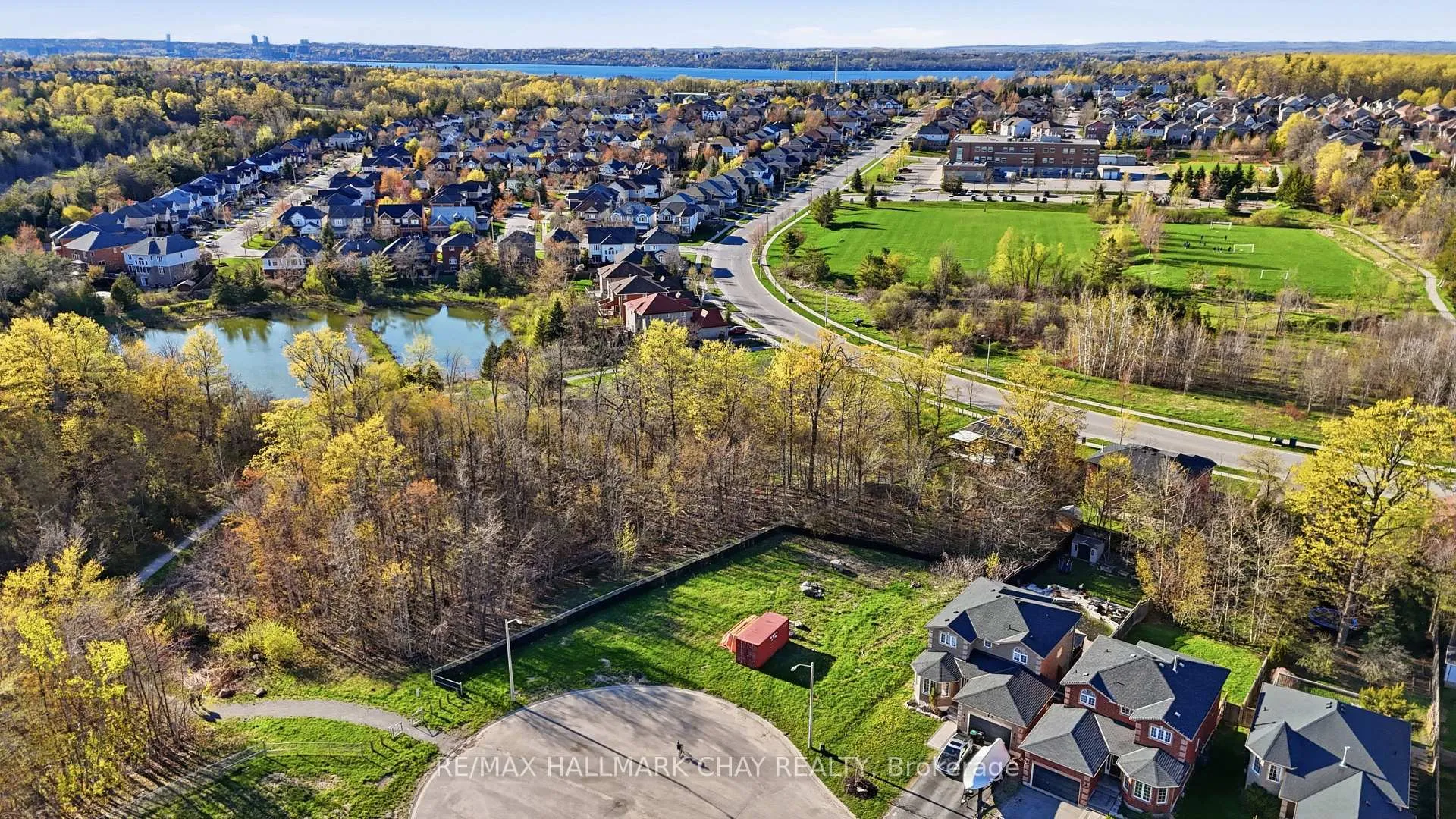 Photo 7 of 18 Prince Edward Place, Barrie, Innis-Shore — HOMEH