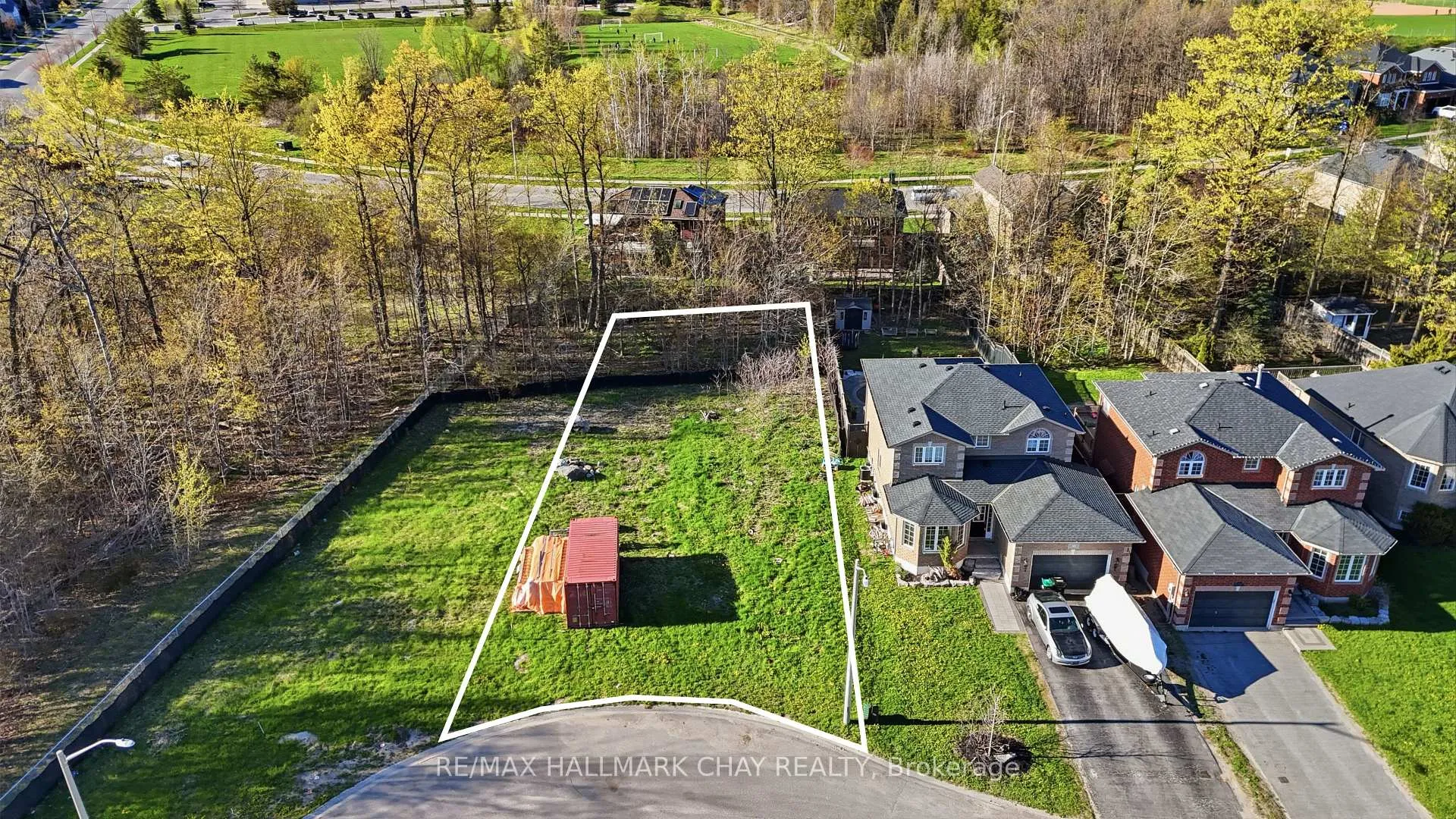 Photo 8 of 18 Prince Edward Place, Barrie, Innis-Shore — HOMEH