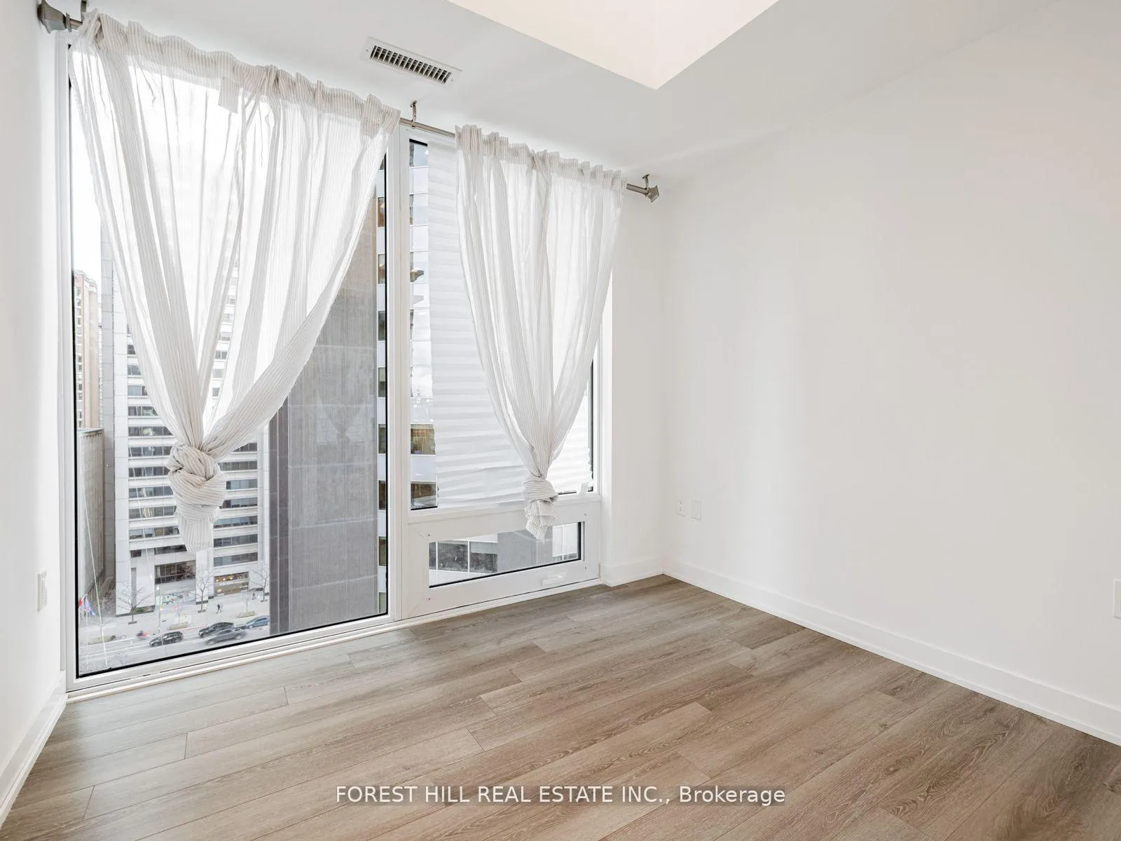 Photo 5 of Unit 1104, 238 Simcoe Street, Toronto, Kensington-Chinatown — HOMEH