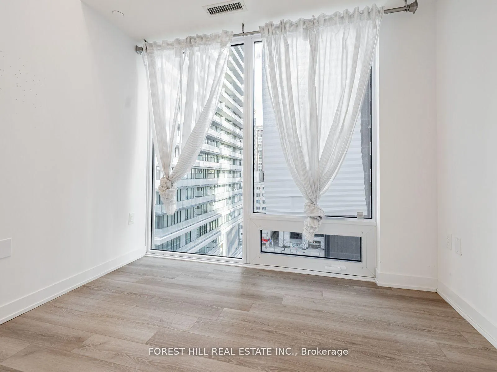 Photo 6 of Unit 1104, 238 Simcoe Street, Toronto, Kensington-Chinatown — HOMEH