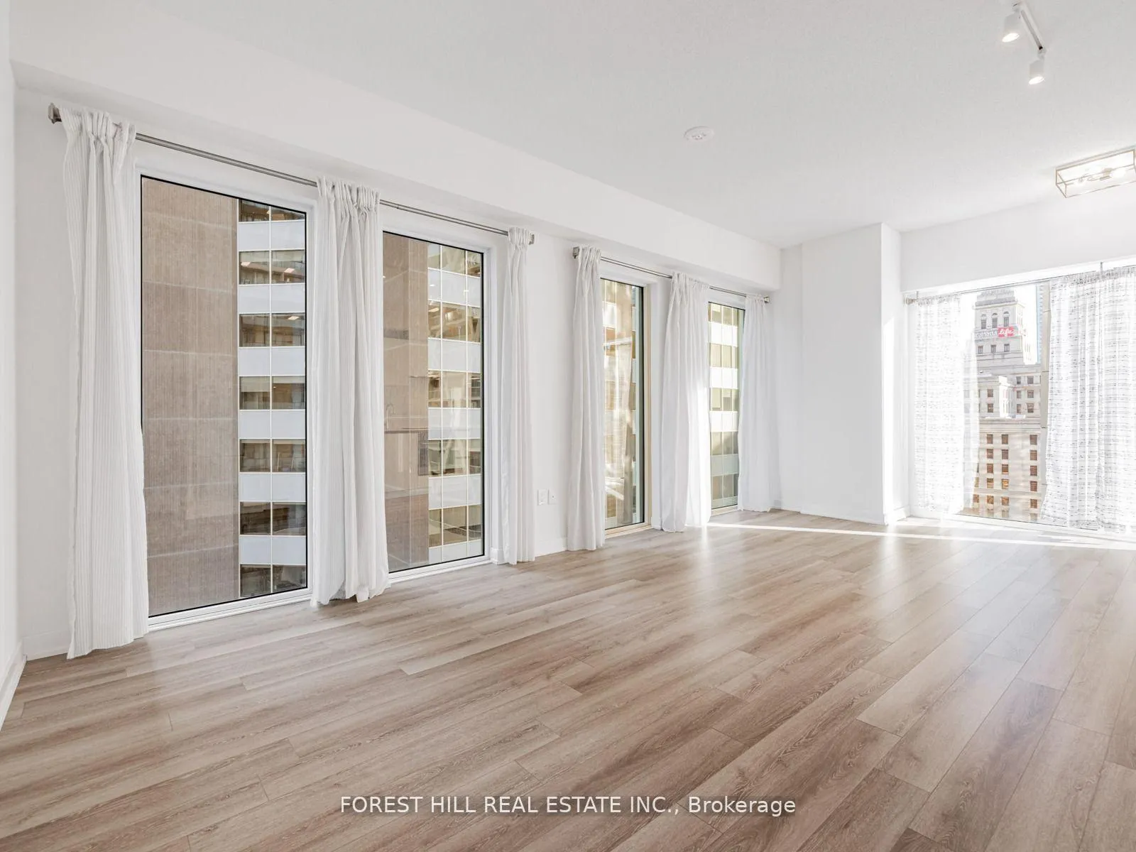Photo 13 of Unit 1104, 238 Simcoe Street, Toronto, Kensington-Chinatown — HOMEH