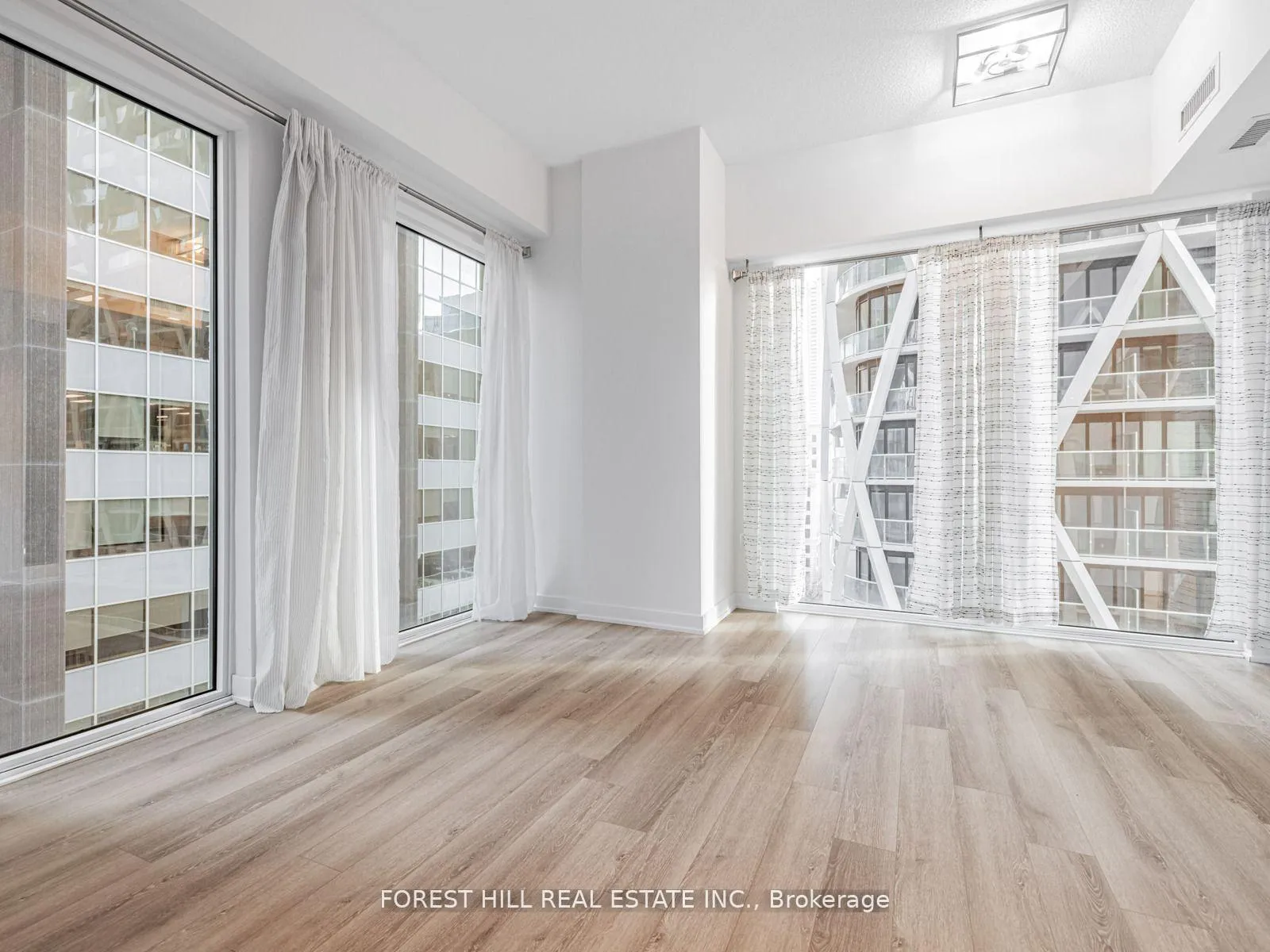 Photo 14 of Unit 1104, 238 Simcoe Street, Toronto, Kensington-Chinatown — HOMEH