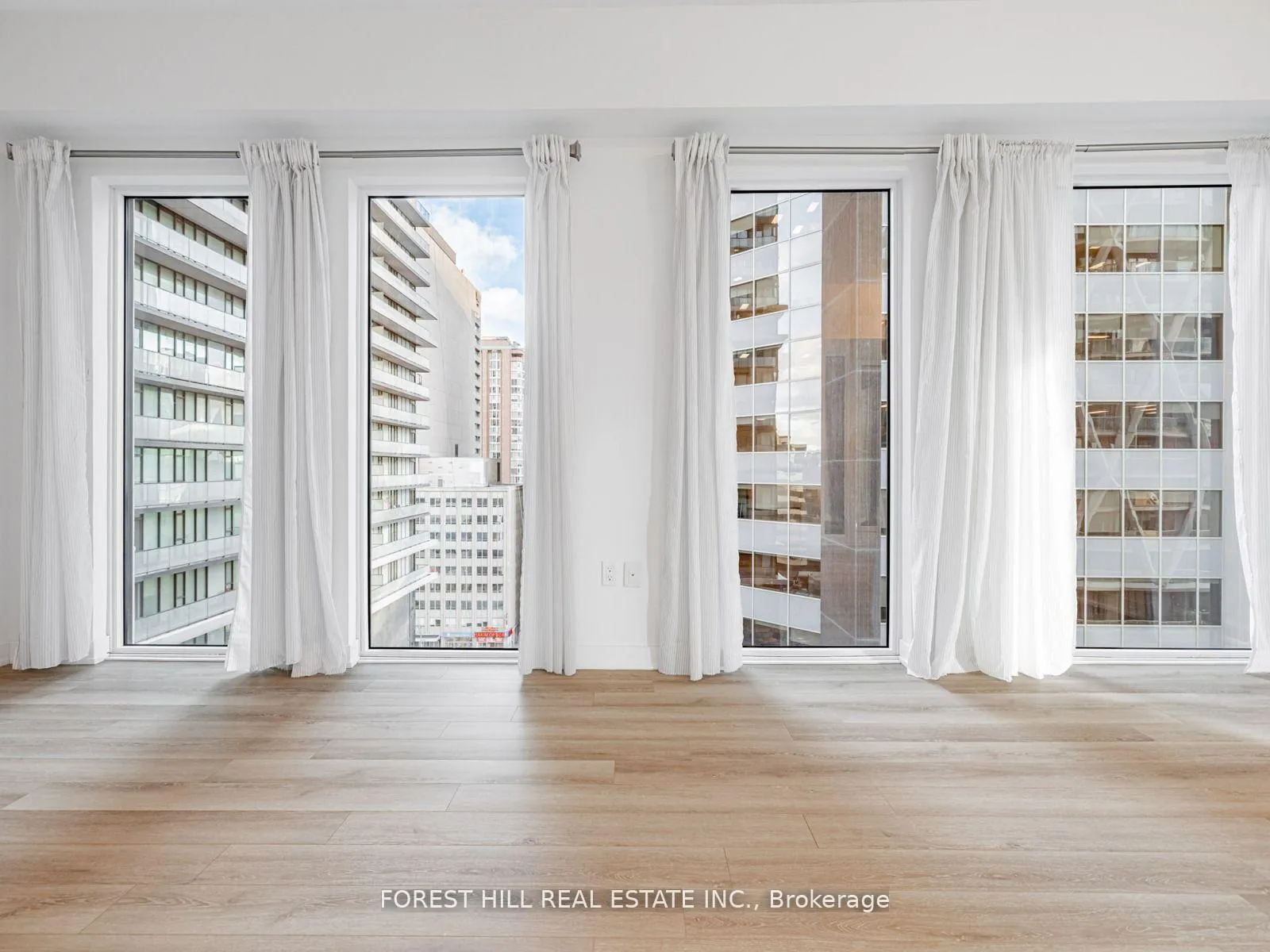 Photo 15 of Unit 1104, 238 Simcoe Street, Toronto, Kensington-Chinatown — HOMEH