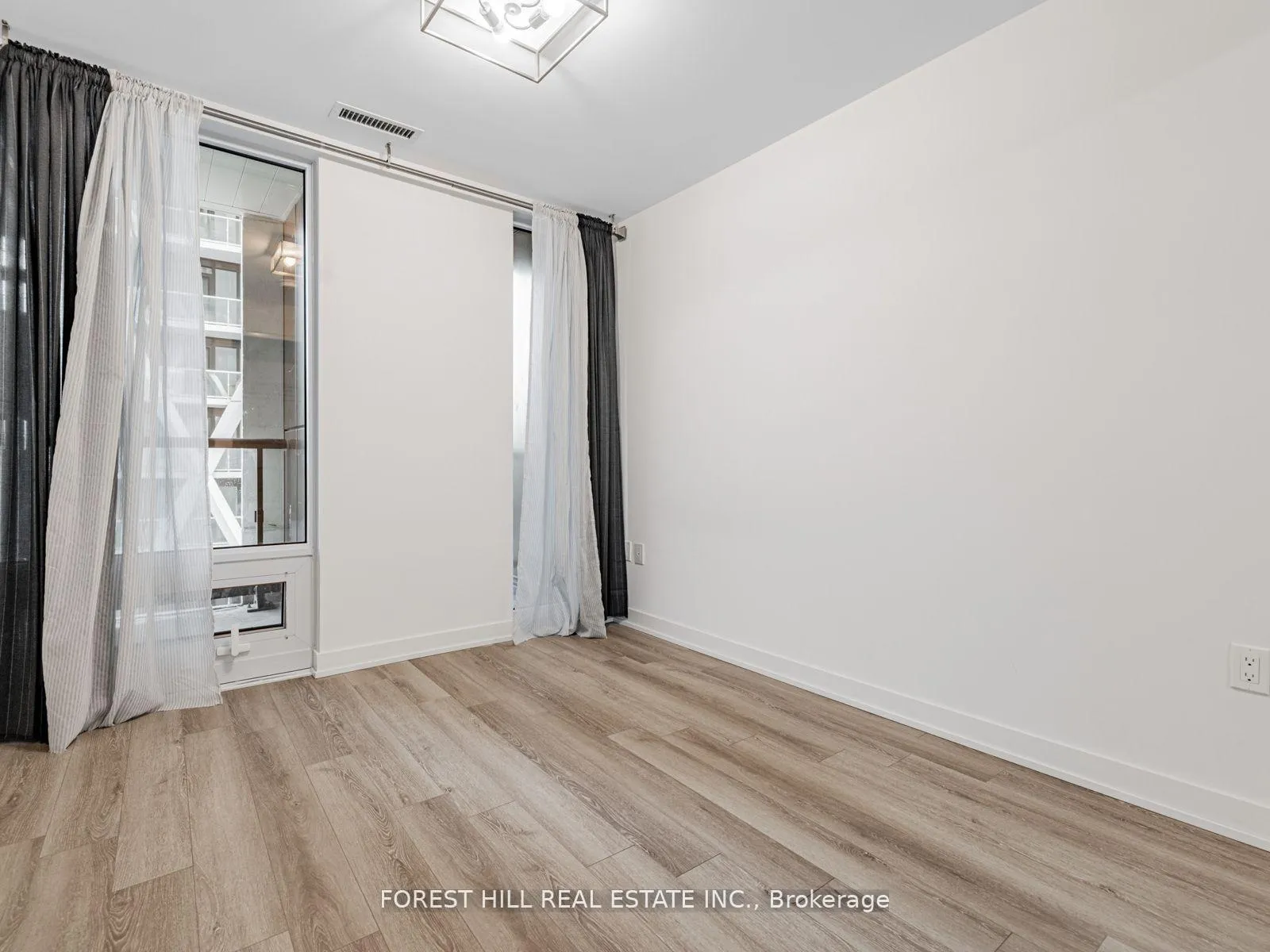 Photo 17 of Unit 1104, 238 Simcoe Street, Toronto, Kensington-Chinatown — HOMEH