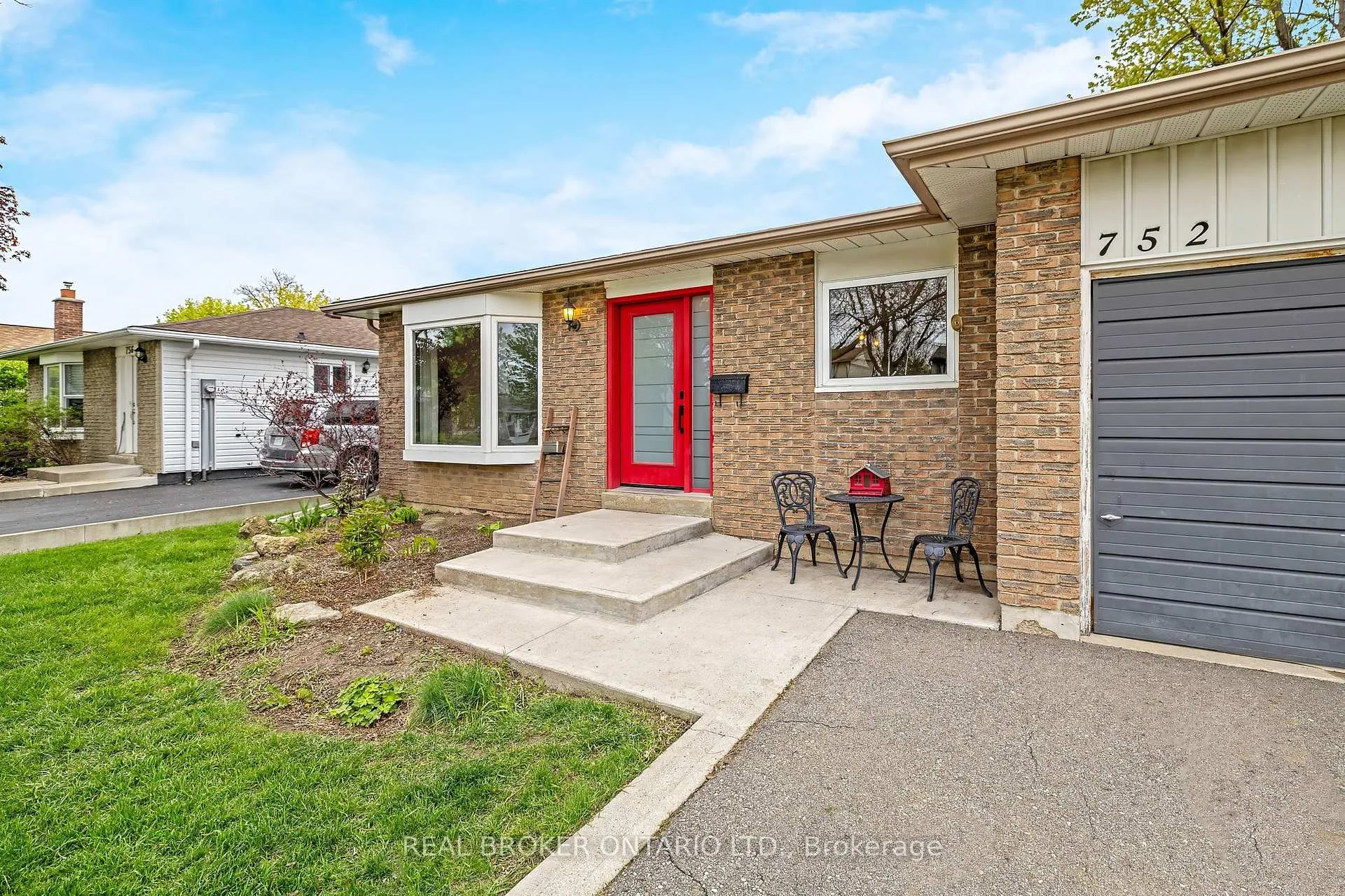 Photo 3 of 752 Mackenzie Drive, Milton, Dorset Park — HOMEH