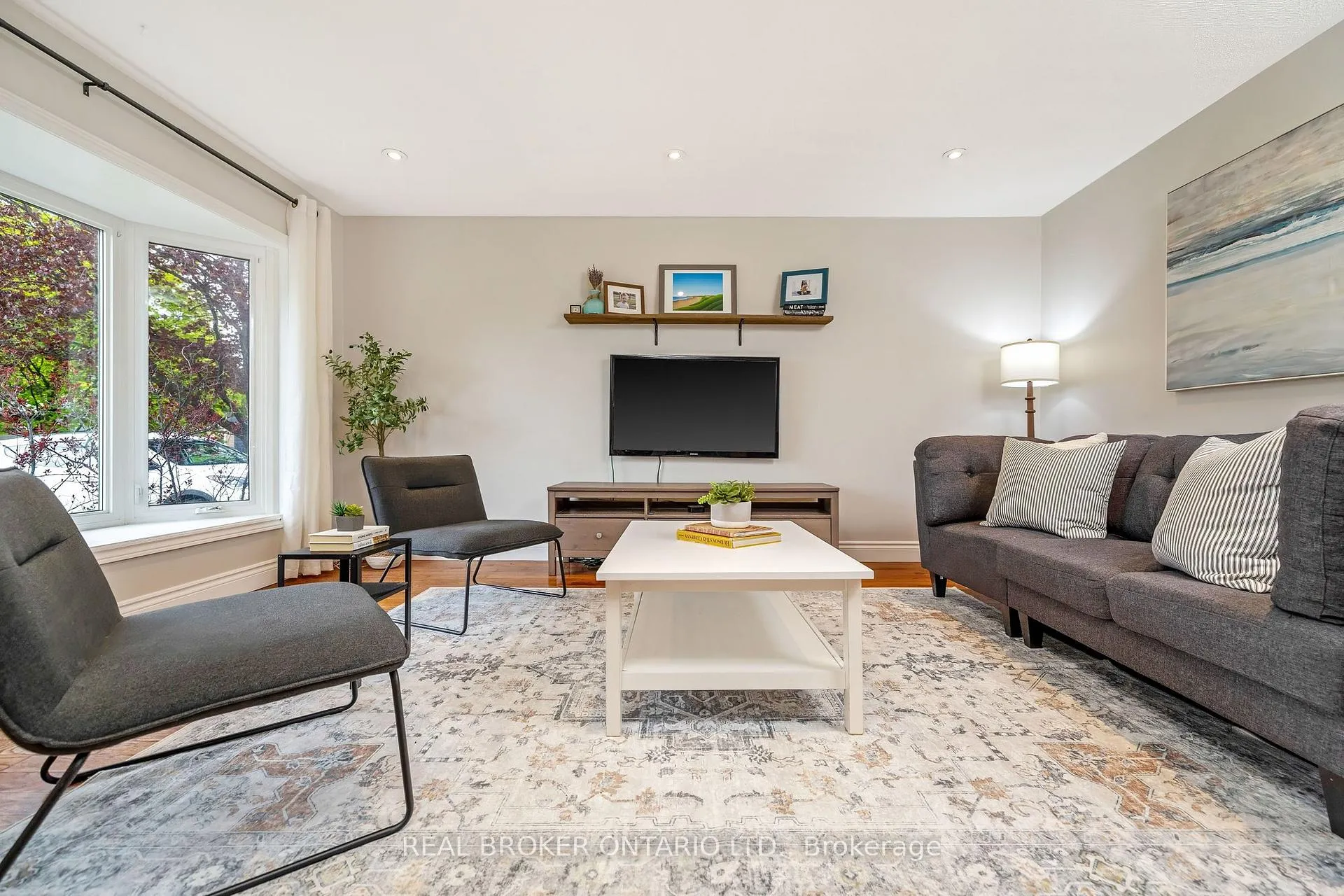 Photo 6 of 752 Mackenzie Drive, Milton, Dorset Park — HOMEH
