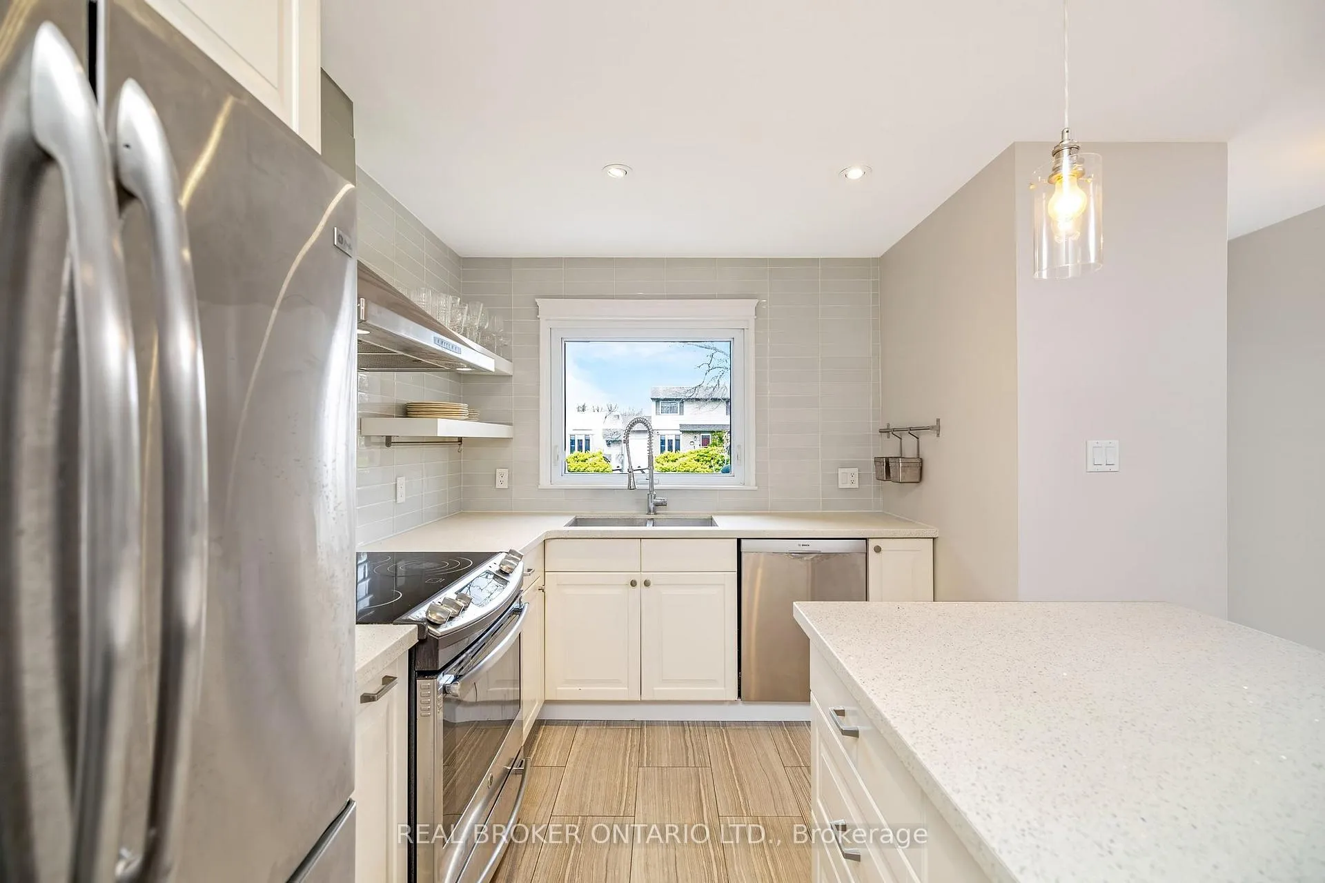 Photo 14 of 752 Mackenzie Drive, Milton, Dorset Park — HOMEH